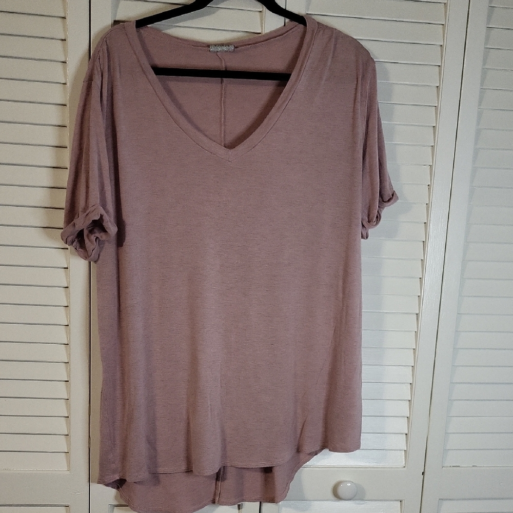 Elegant V-Neck Short Sleeve Top in Heathered Soft Pink